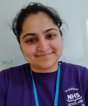 Nivan, a volunteer at the Astley Ainslie Hospital
